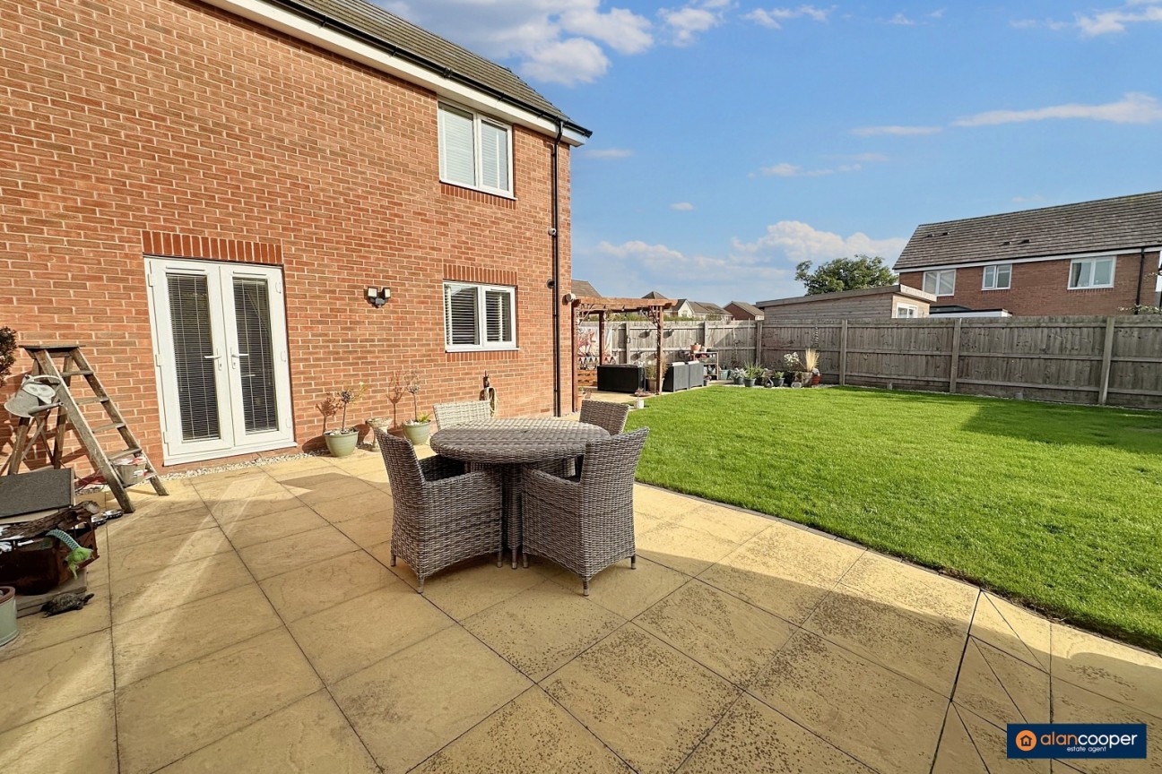 Harvest Way, Weddington, Nuneaton, CV10 0FJ