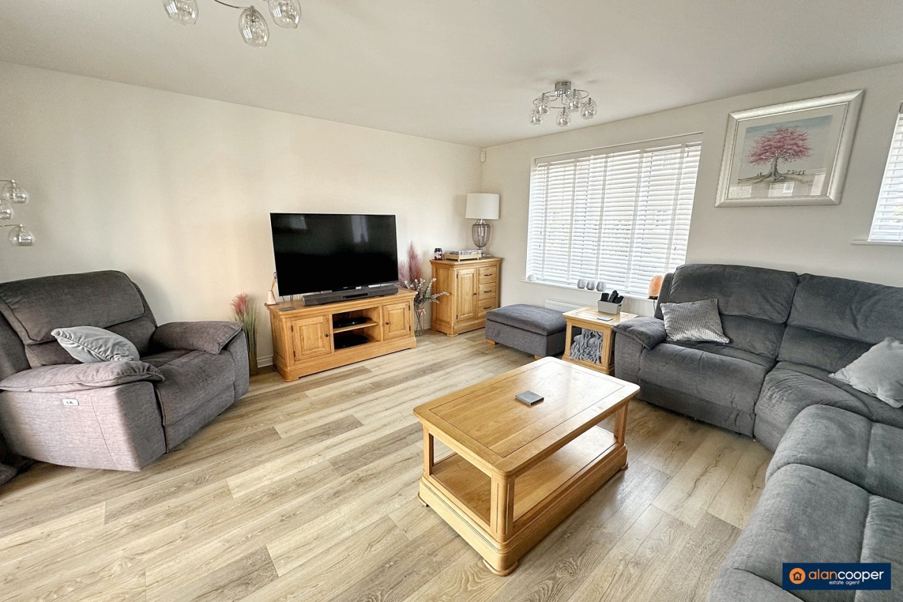 Harvest Way, Weddington, Nuneaton, CV10 0FJ