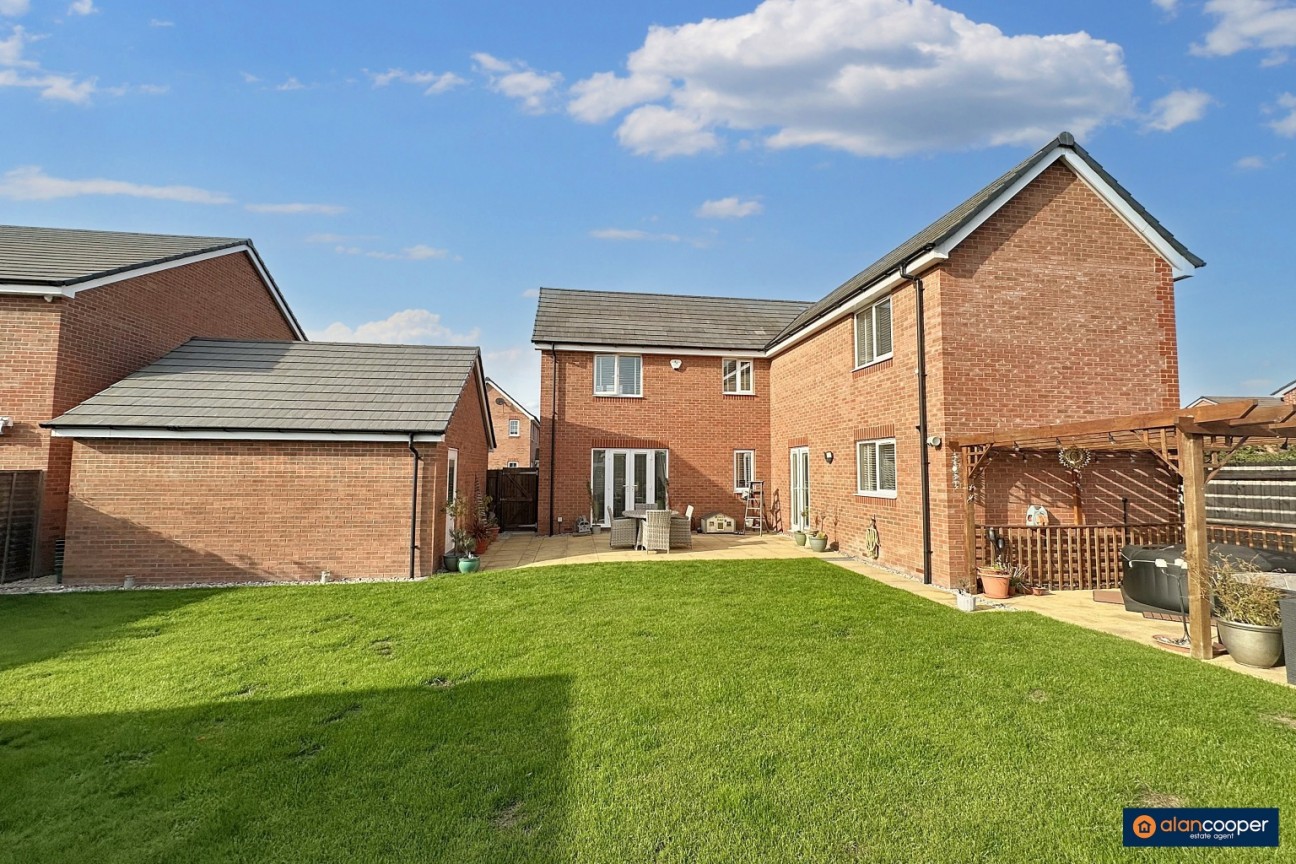 Harvest Way, Weddington, Nuneaton, CV10 0FJ