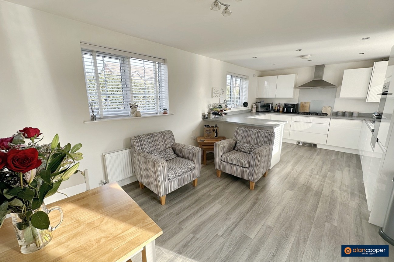 Harvest Way, Weddington, Nuneaton, CV10 0FJ