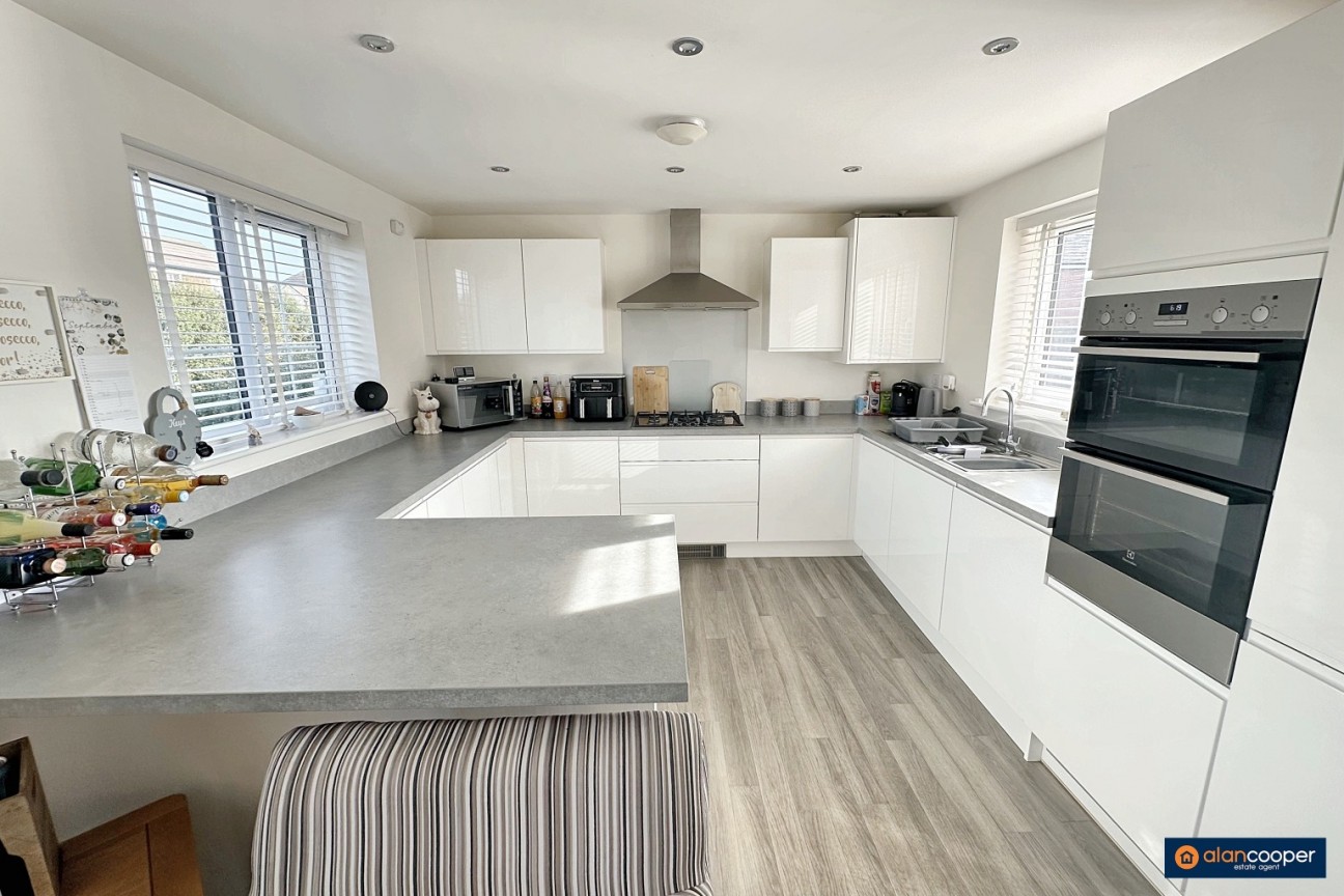 Harvest Way, Weddington, Nuneaton, CV10 0FJ