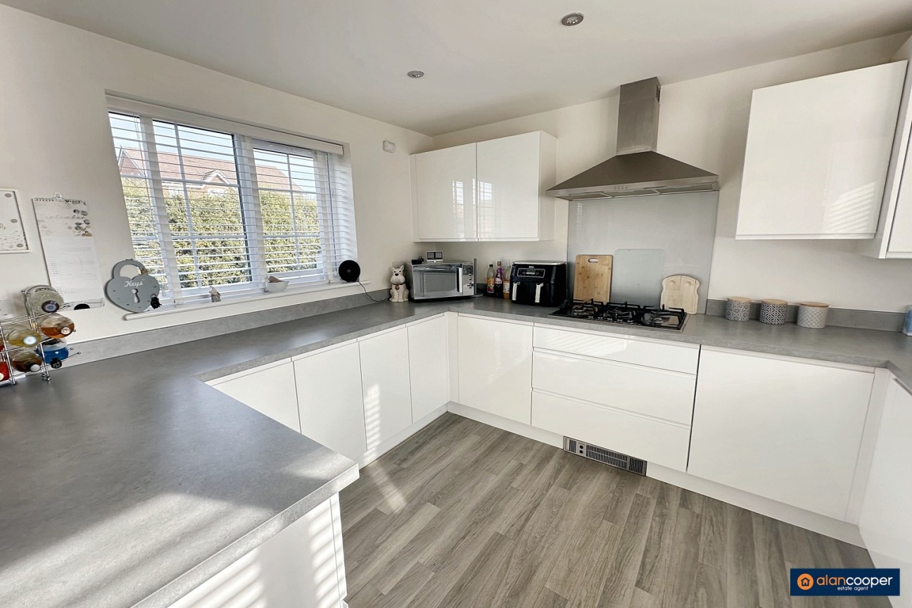 Harvest Way, Weddington, Nuneaton, CV10 0FJ