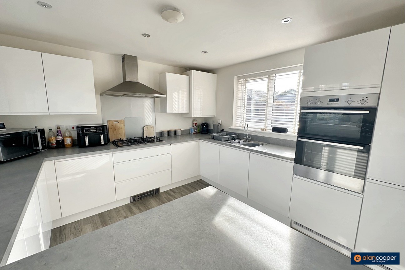 Harvest Way, Weddington, Nuneaton, CV10 0FJ