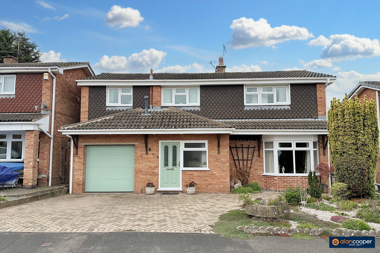 Thirlmere Avenue, St Nicolas Park, Nuneaton, CV11 6HT
