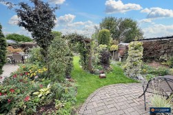 Thirlmere Avenue, St Nicolas Park, Nuneaton, CV11 6HT