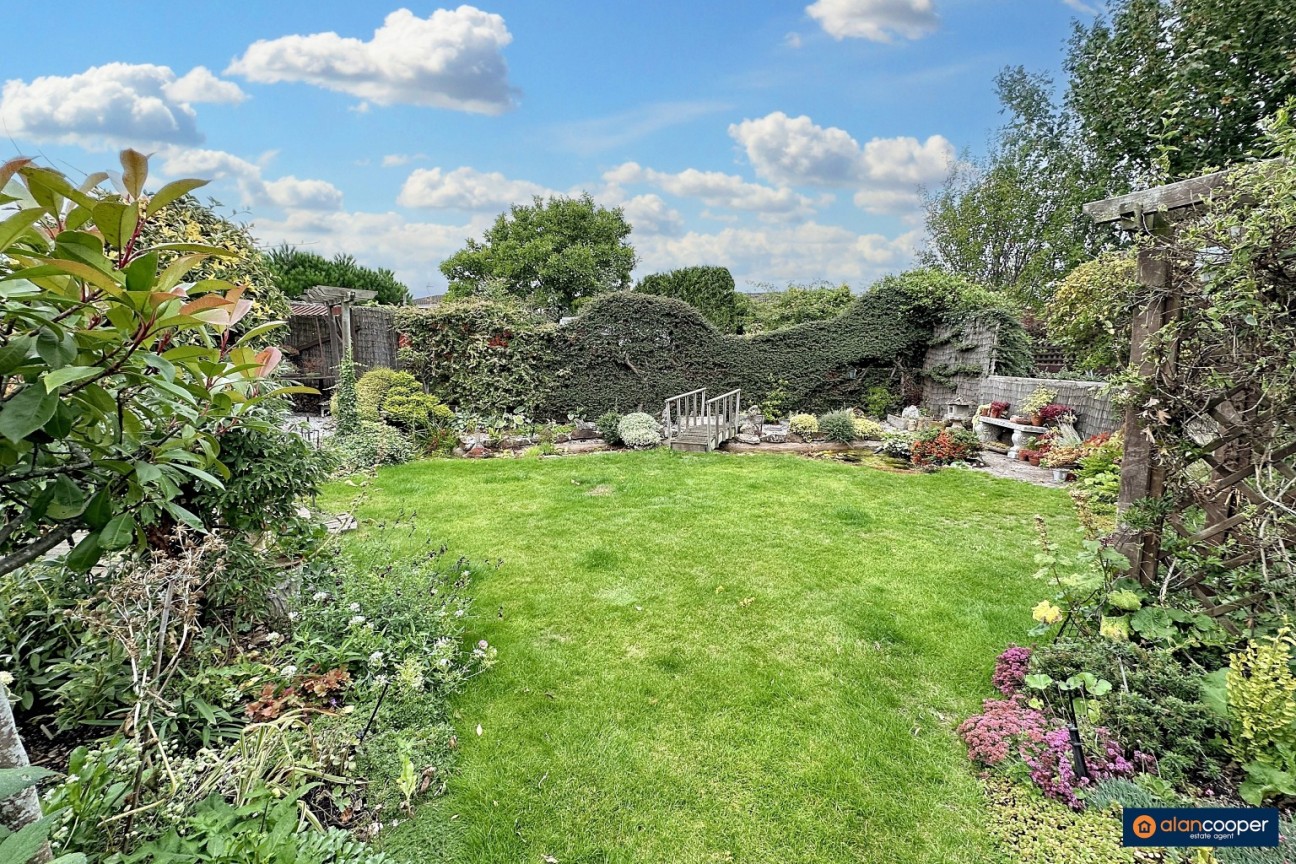 Thirlmere Avenue, St Nicolas Park, Nuneaton, CV11 6HT