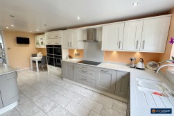 Thirlmere Avenue, St Nicolas Park, Nuneaton, CV11 6HT
