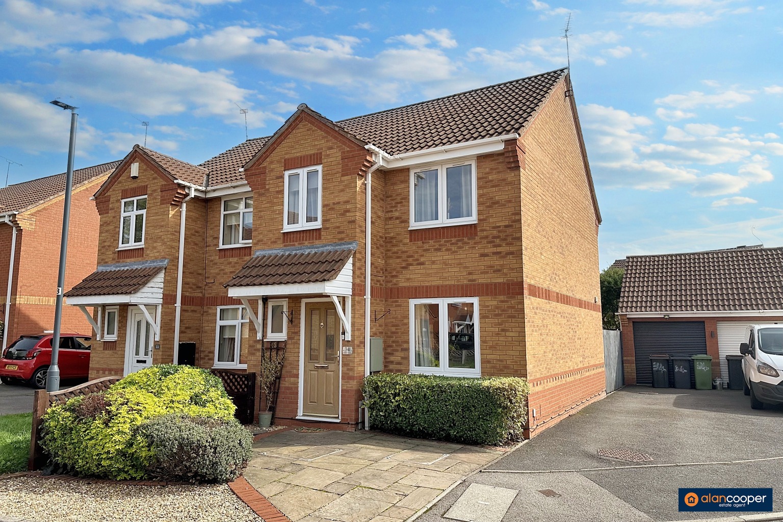 Bronze Close, Maple Park, Nuneaton, CV11 4YD