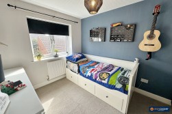 Bronze Close, Maple Park, Nuneaton, CV11 4YD