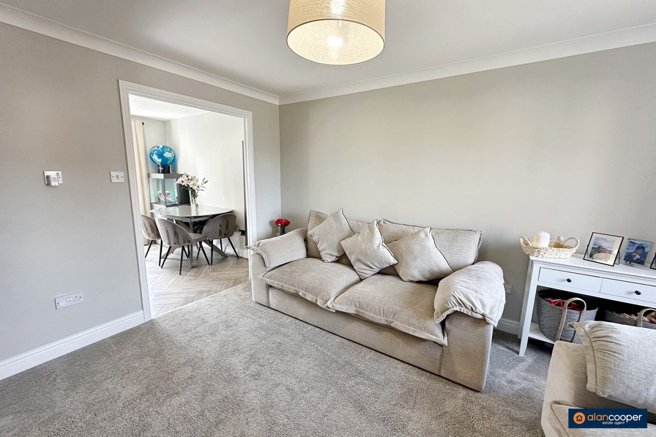 Bronze Close, Maple Park, Nuneaton, CV11 4YD