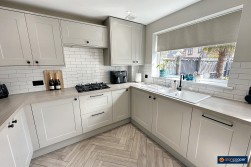 Bronze Close, Maple Park, Nuneaton, CV11 4YD