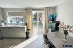 Bronze Close, Maple Park, Nuneaton, CV11 4YD