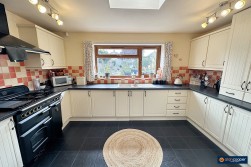 Ryde Avenue, Weddington, Nuneaton, CV10 0BW