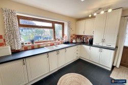 Ryde Avenue, Weddington, Nuneaton, CV10 0BW