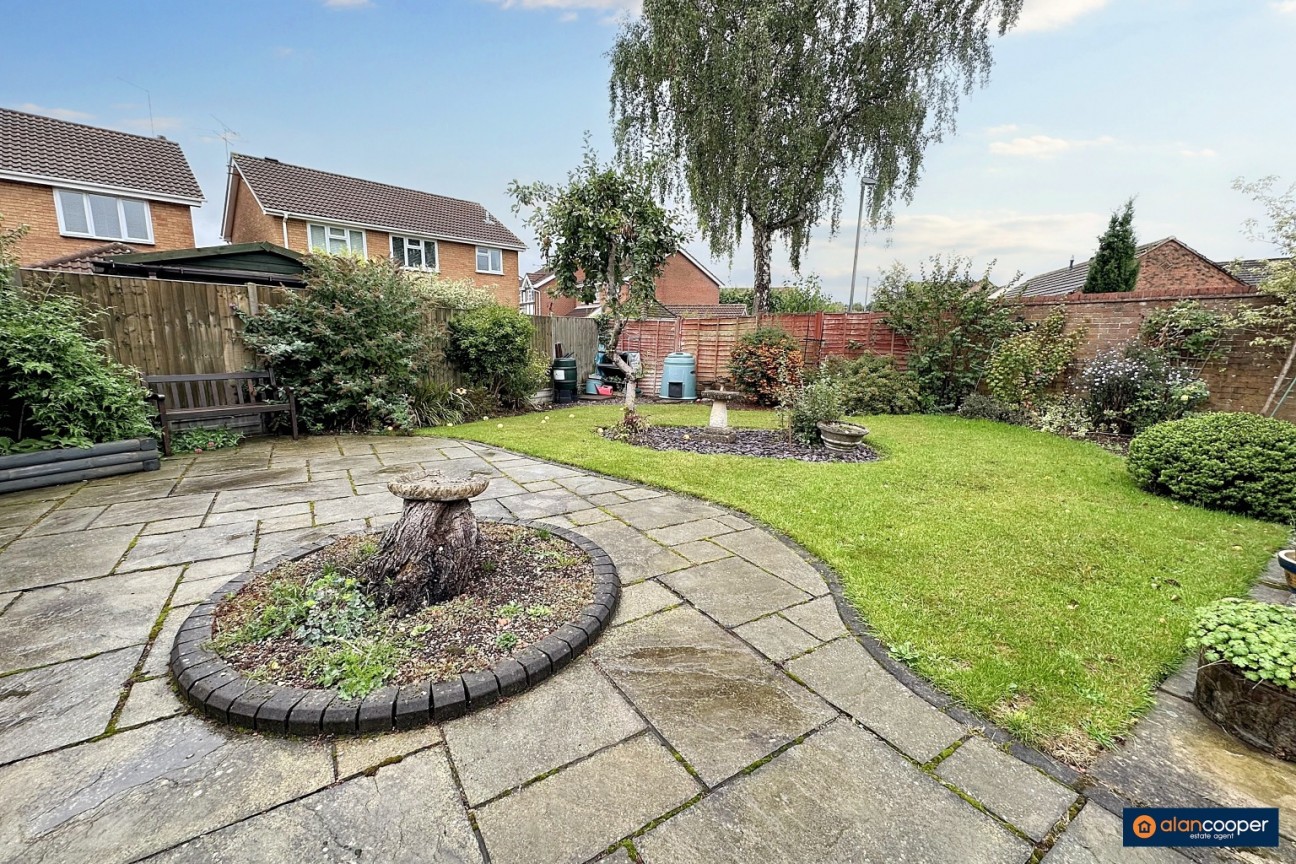 Dawlish Close, Horeston Grange, Nuneaton, CV11 6YR