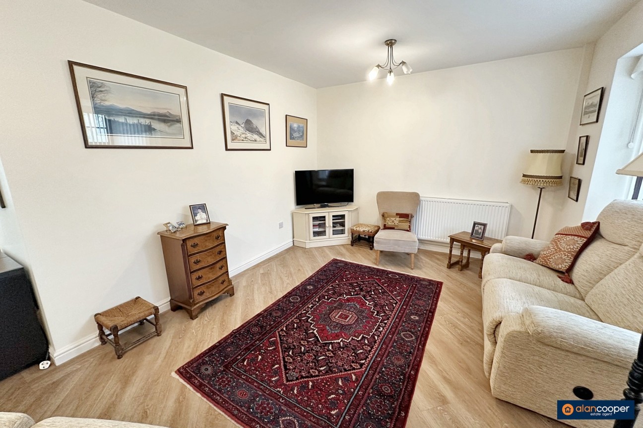 Dawlish Close, Horeston Grange, Nuneaton, CV11 6YR