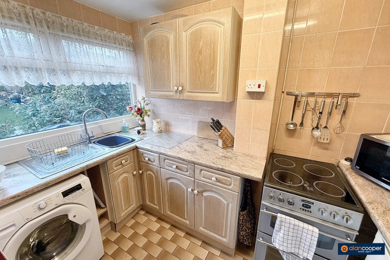 Silver Walk, Glendale, Nuneaton, CV10 7LY