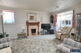 Newquay Close, Horeston Grange, Nuneaton, CV11 6FH