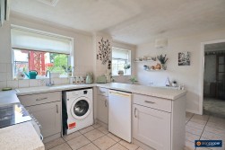 Newquay Close, Horeston Grange, Nuneaton, CV11 6FH