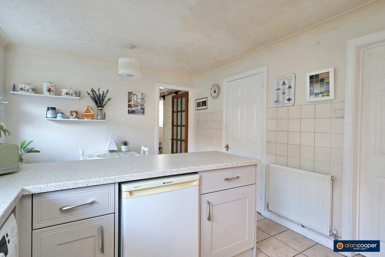 Newquay Close, Horeston Grange, Nuneaton, CV11 6FH