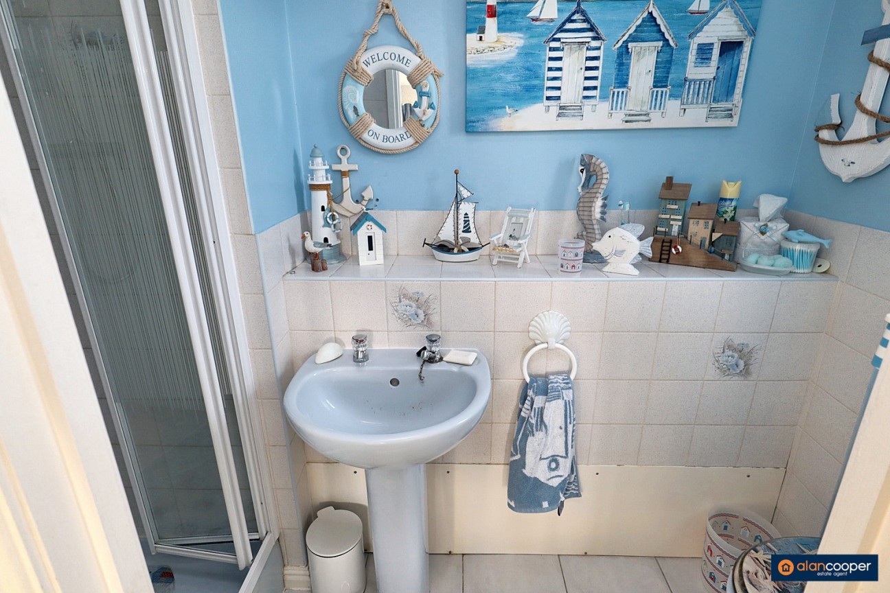 Newquay Close, Horeston Grange, Nuneaton, CV11 6FH