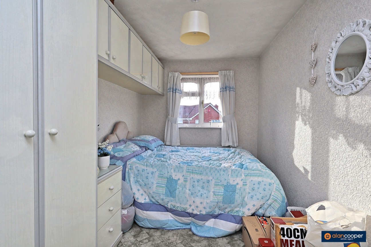 Newquay Close, Horeston Grange, Nuneaton, CV11 6FH