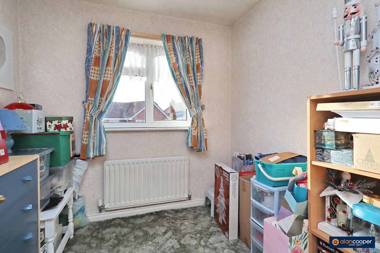 Newquay Close, Horeston Grange, Nuneaton, CV11 6FH