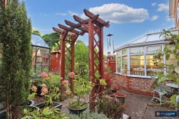 Newquay Close, Horeston Grange, Nuneaton, CV11 6FH