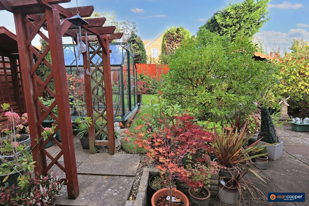 Newquay Close, Horeston Grange, Nuneaton, CV11 6FH