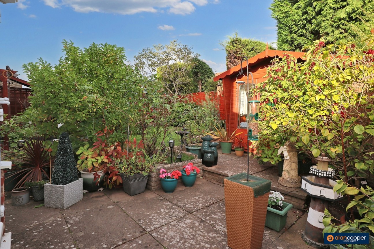 Newquay Close, Horeston Grange, Nuneaton, CV11 6FH
