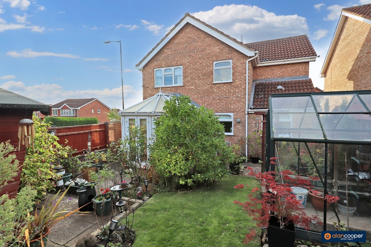 Newquay Close, Horeston Grange, Nuneaton, CV11 6FH