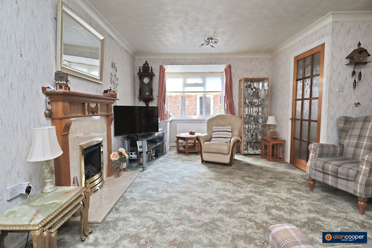 Newquay Close, Horeston Grange, Nuneaton, CV11 6FH