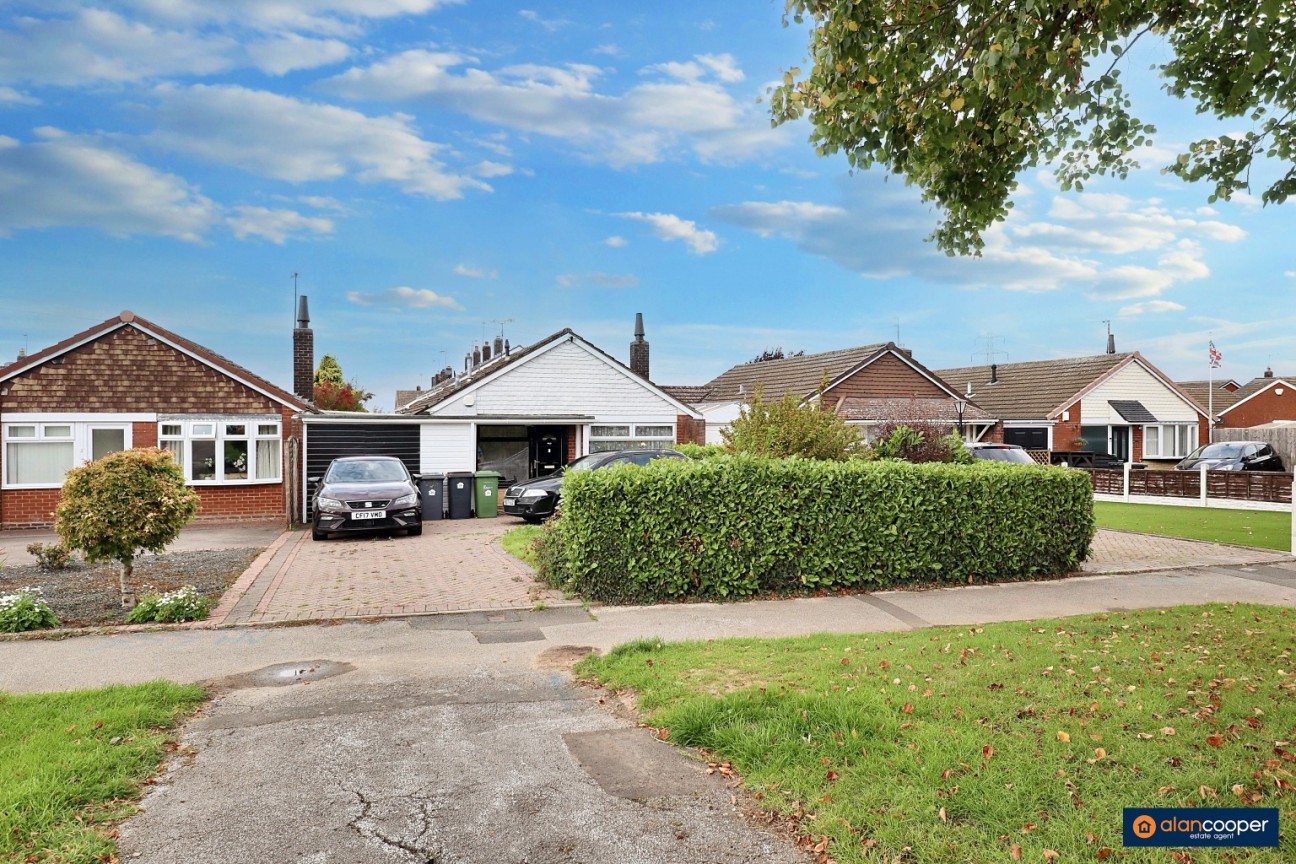 Golf Drive, Whitestone, Nuneaton, CV11 6LY