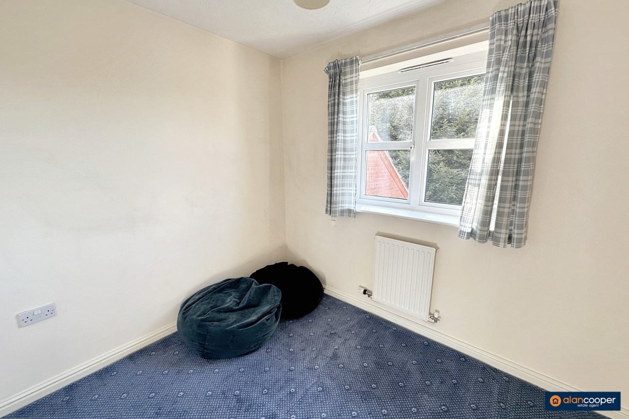 Upton Drive, Maple Park, Nuneaton, CV11 4GF