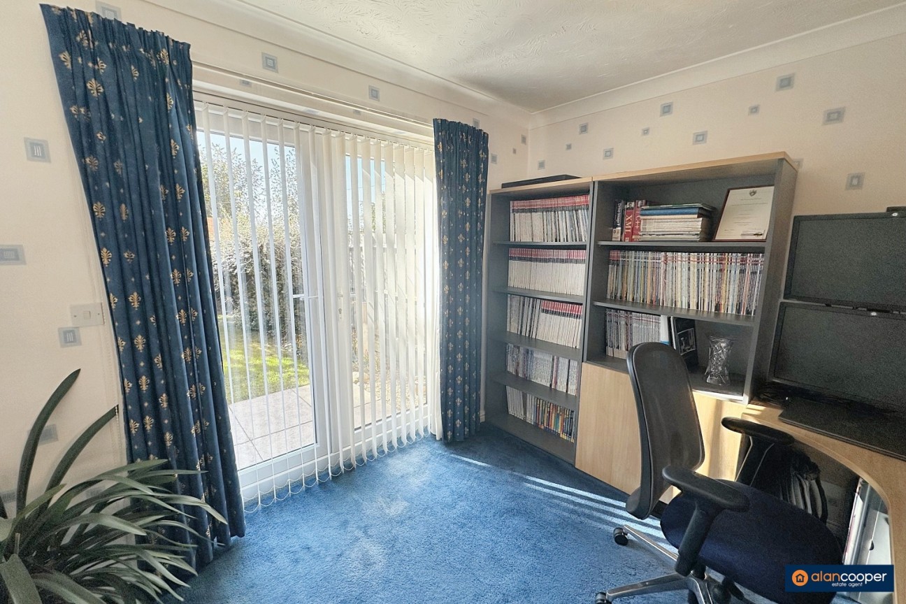 Upton Drive, Maple Park, Nuneaton, CV11 4GF