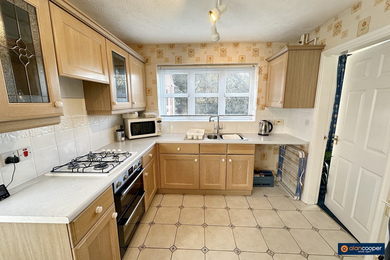 Upton Drive, Maple Park, Nuneaton, CV11 4GF