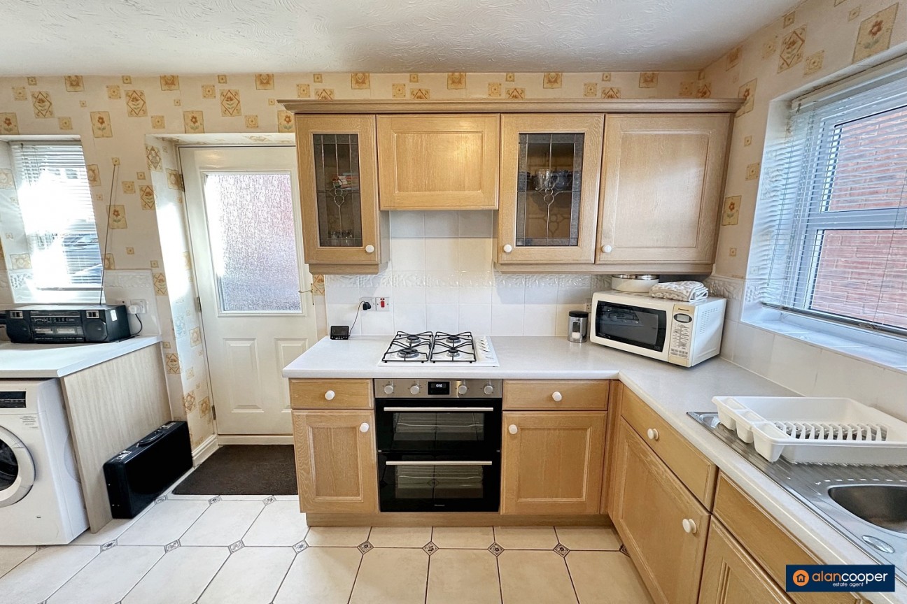 Upton Drive, Maple Park, Nuneaton, CV11 4GF