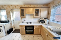 Upton Drive, Maple Park, Nuneaton, CV11 4GF