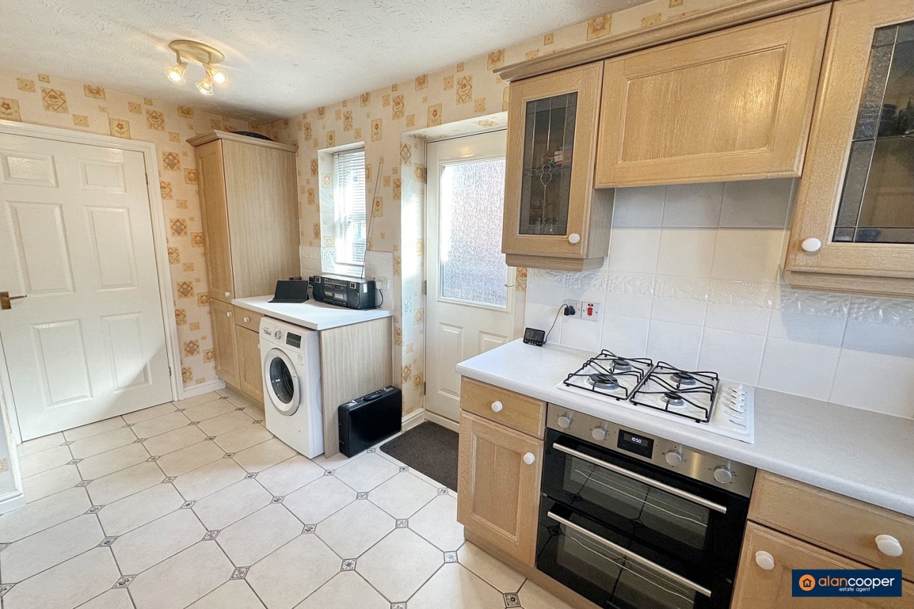 Upton Drive, Maple Park, Nuneaton, CV11 4GF