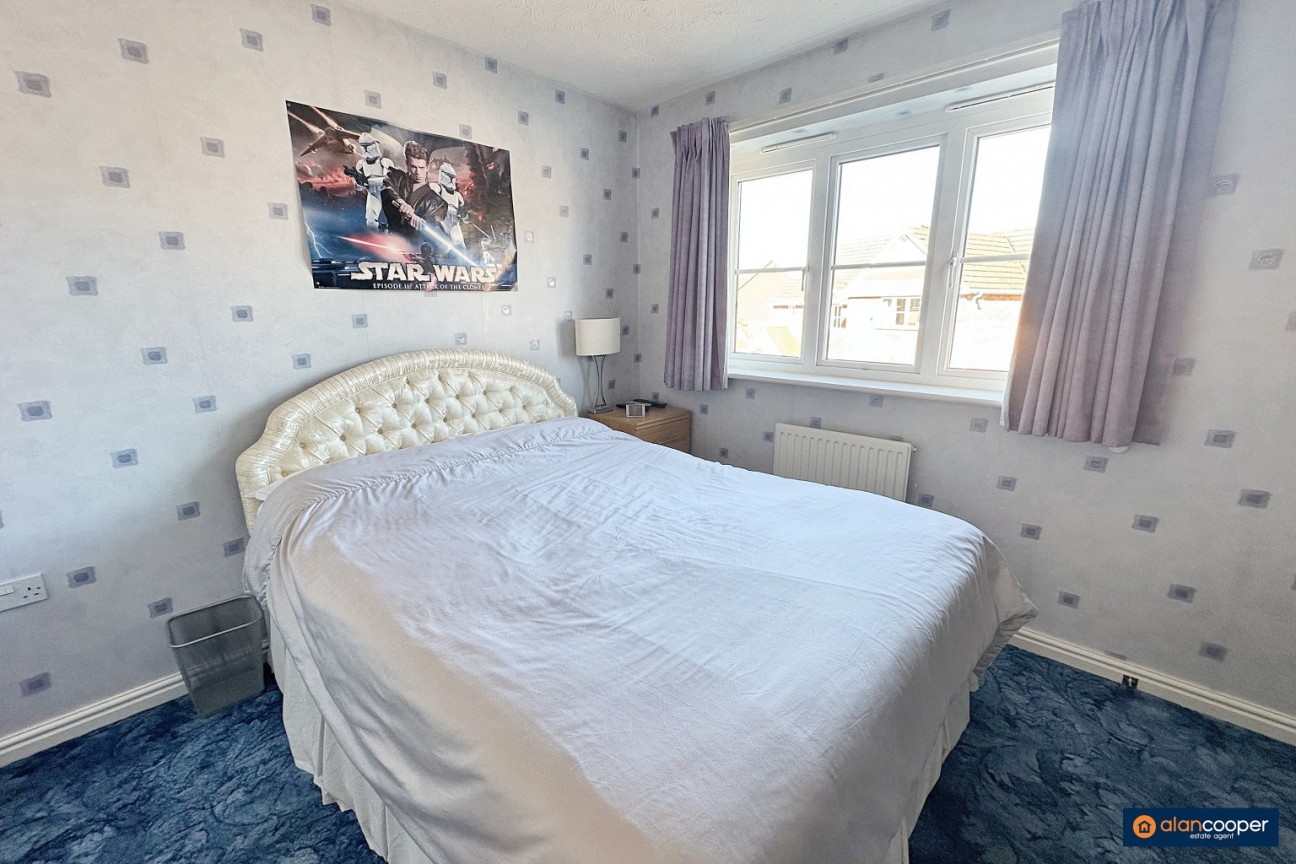 Upton Drive, Maple Park, Nuneaton, CV11 4GF