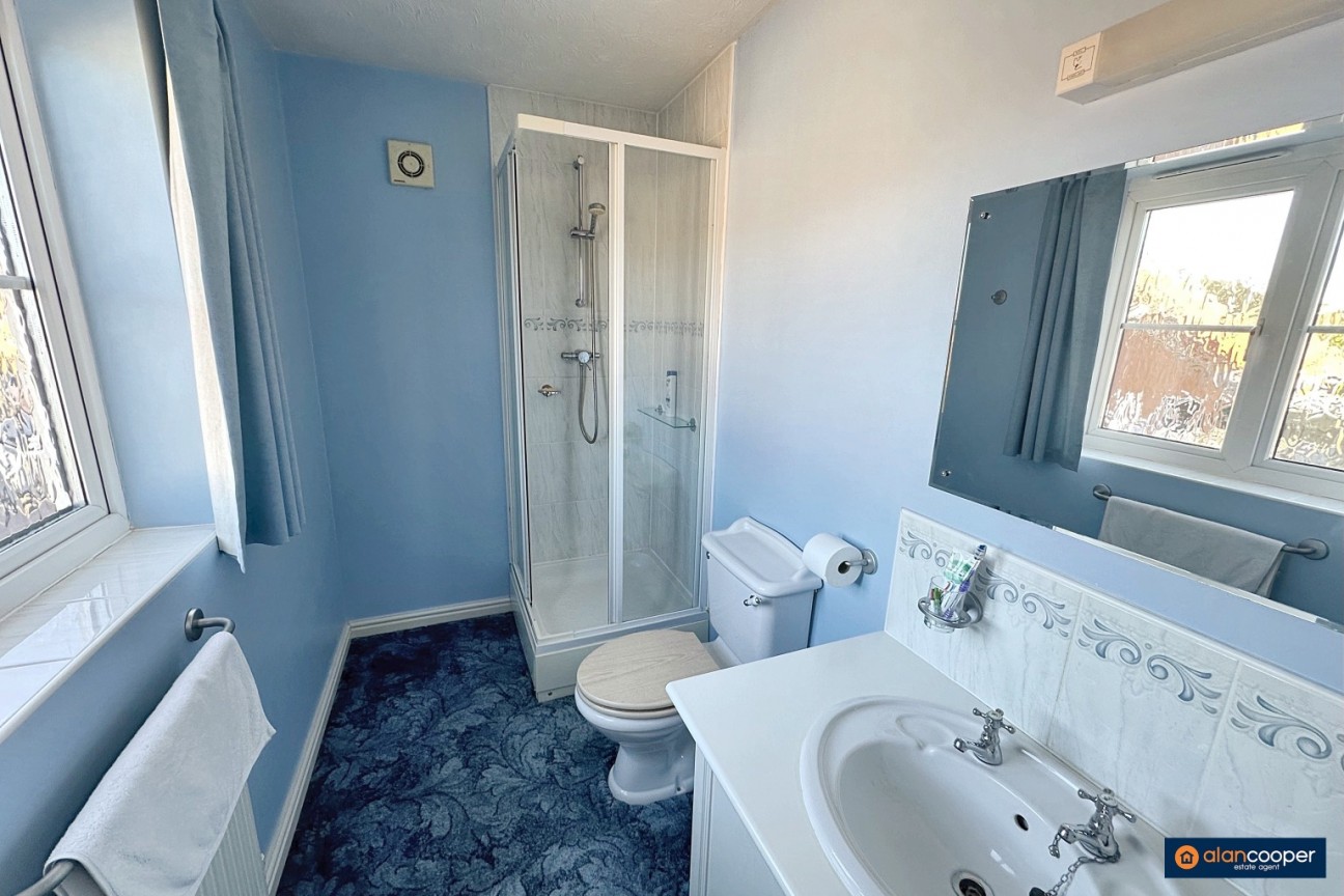 Upton Drive, Maple Park, Nuneaton, CV11 4GF