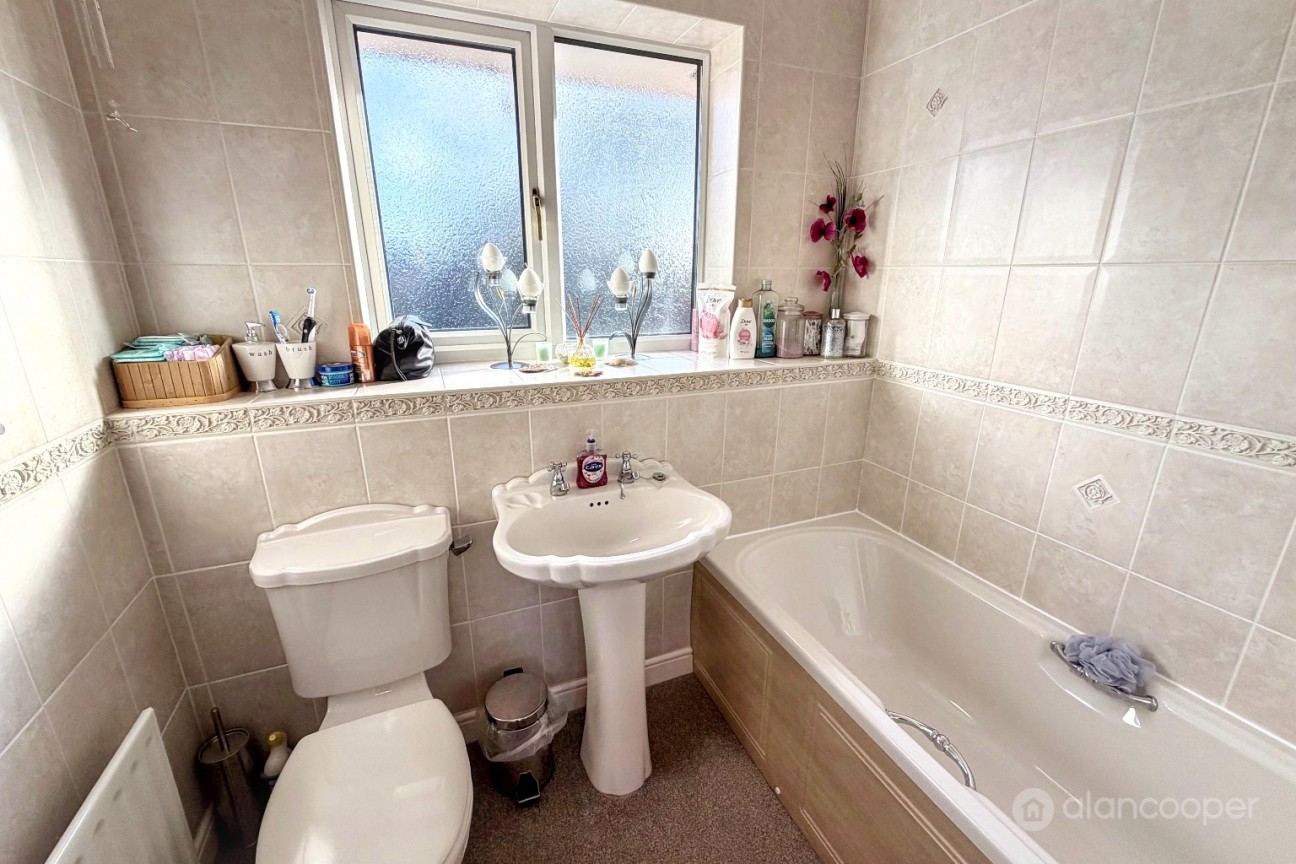 Dickens Close, Galley Common, Nuneaton, CV10 9SQ