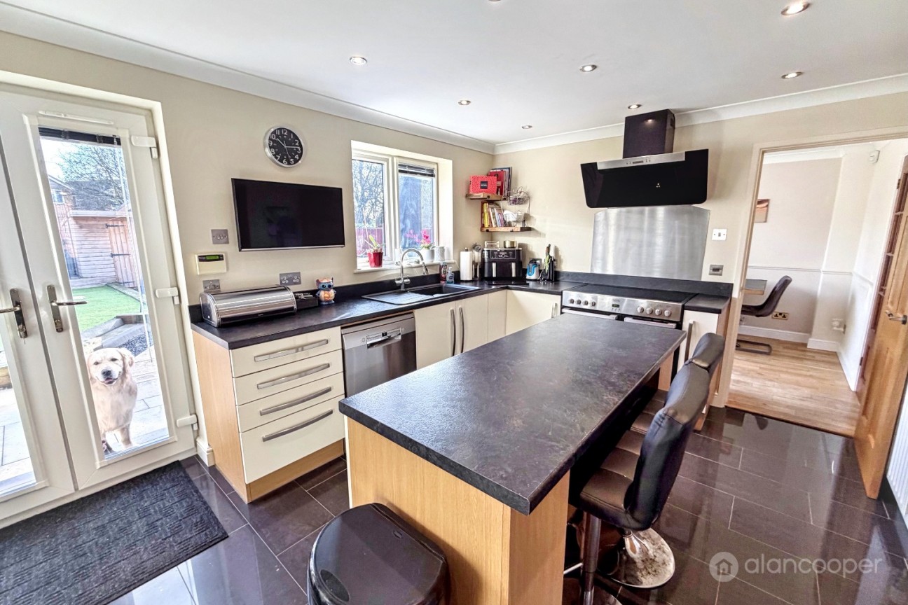 Dickens Close, Galley Common, Nuneaton, CV10 9SQ