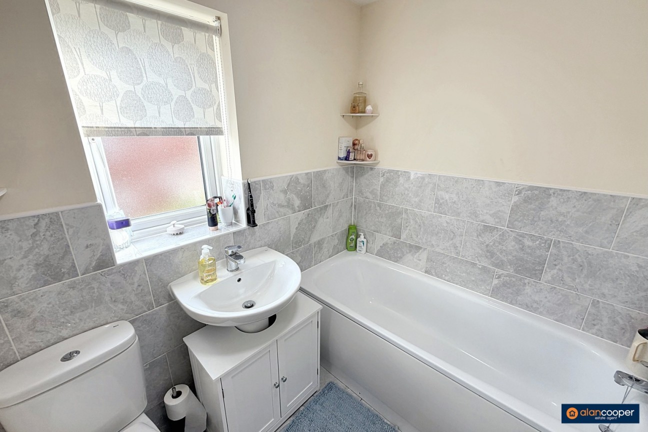 Edgedale Road, Royal Park, Nuneaton, CV11 6WU