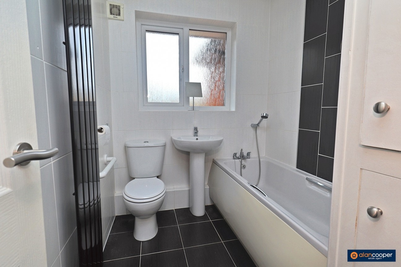 Arundel Road, Bulkington, CV12 9QS