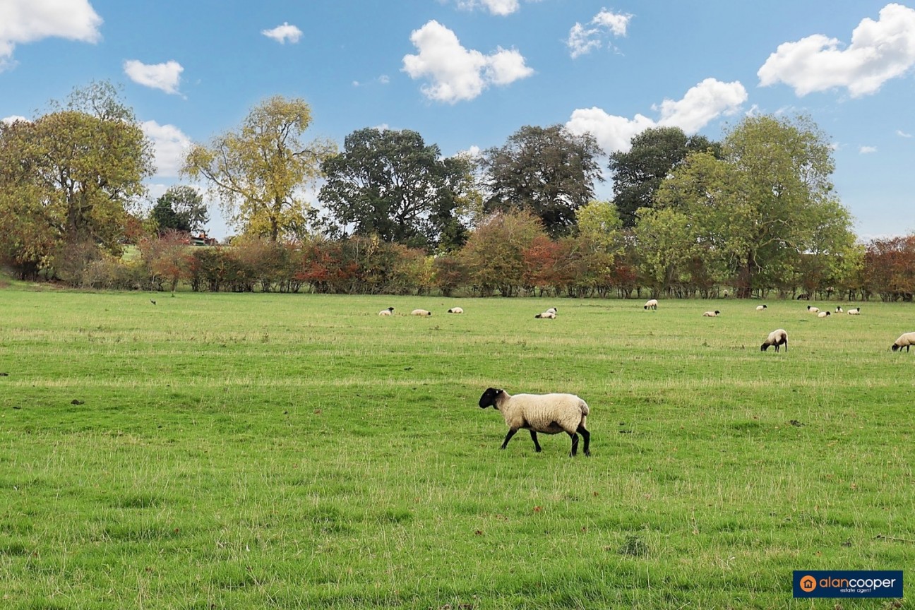 Arundel Road, Bulkington, CV12 9QS