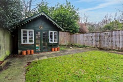 Kingsbridge Road, Weddington, Nuneaton, CV10 0BZ