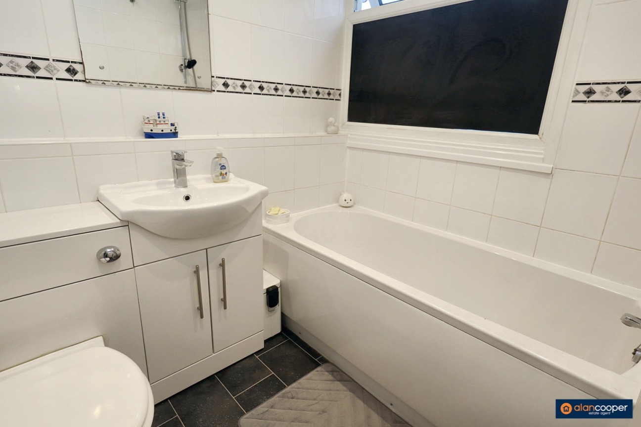 Oban Drive, Glendale, Nuneaton, CV10 7LD