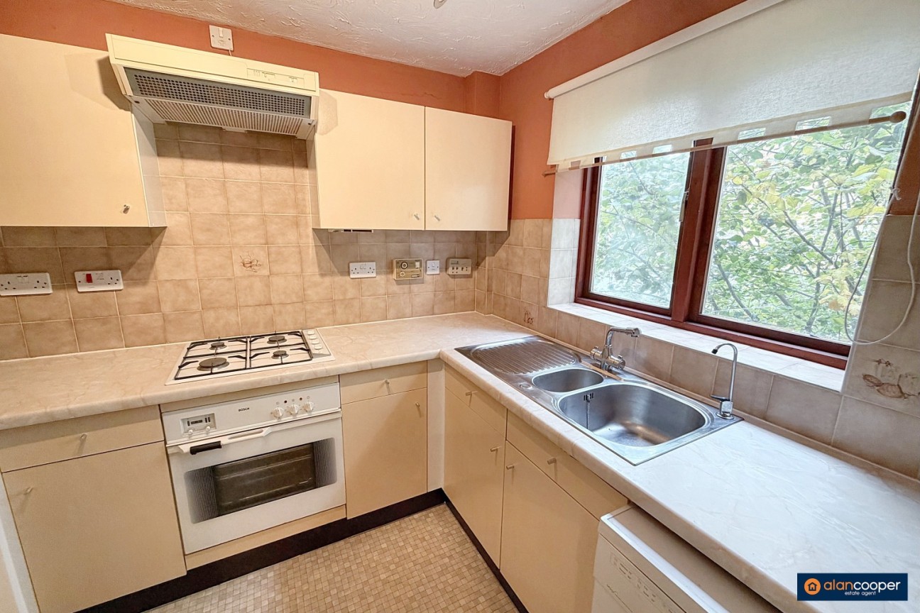 Kenilworth Drive, Weavers Green, Nuneaton, CV11 5XP