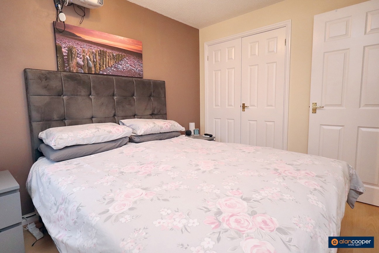 Penshurst Way, Maple Park, Nuneaton, CV11 4XN